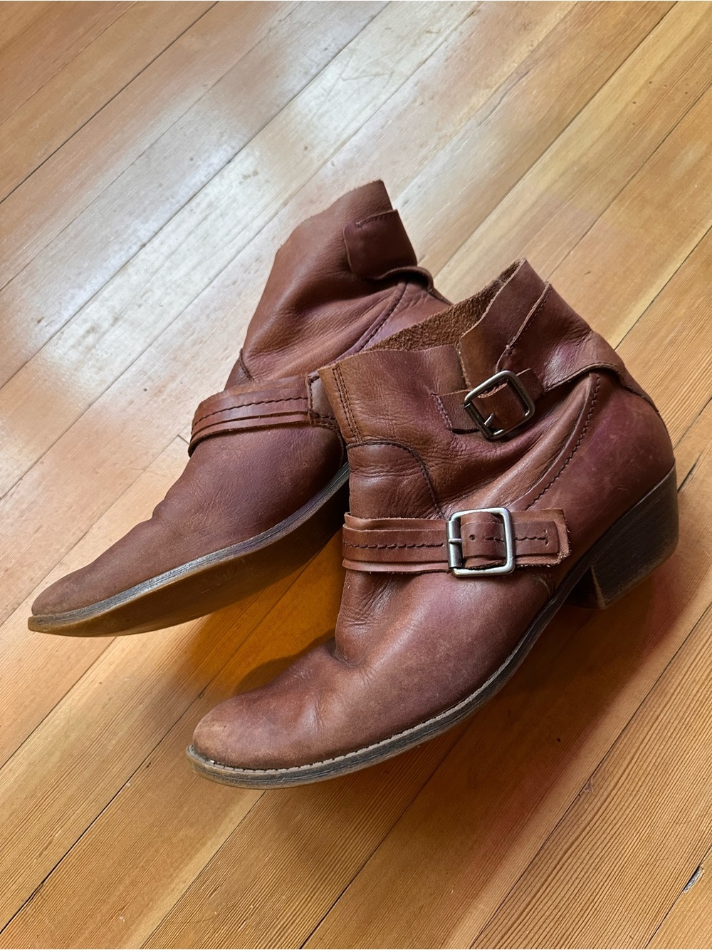 ⭐️ Kenneth Cole DistressedWomen's 10Leather Ankle Booties with Buckle Strap